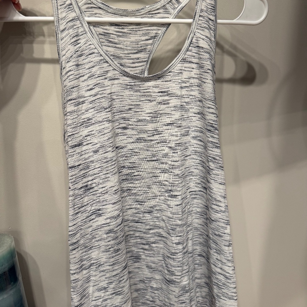 Lululemon tank